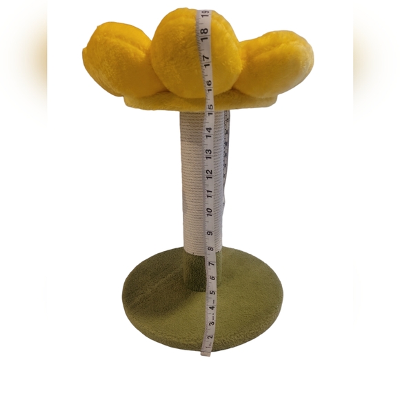 Whisker City Flower Scratching Post - Picture 3 of 9